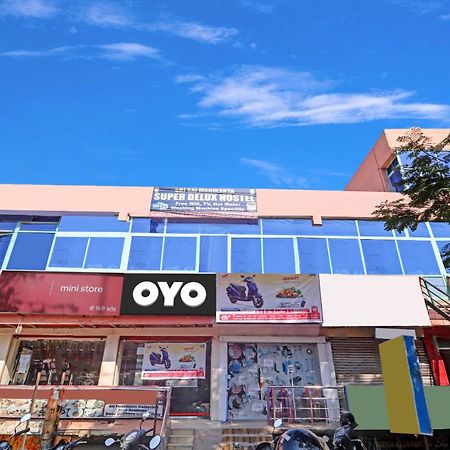Отель Oyo Flagship 81051 Sri Sai Manikanta Хайдарабад Экстерьер фото